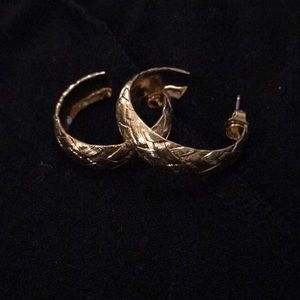 Avon Vintage Goldtone Thatch Open Hoop Earring